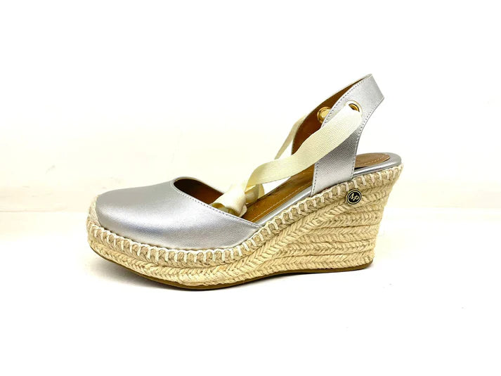 Women's Style and Comfort in Low Espadrilles with Silver Ribbon